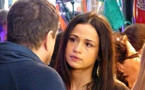Flávio Galvão (Reginaldo, de costas) e Nanda Costa (Tuane) em cena da novela Império, da Globo - Divulgação/TV Globo