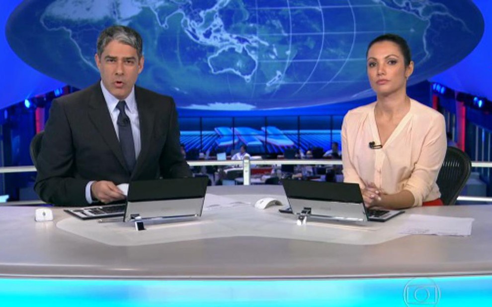 William Bonner e Patrícia Poeta no Jornal Nacional; Globo perdeu 19% de audiência no horário nobre - Reprodução/TV Globo