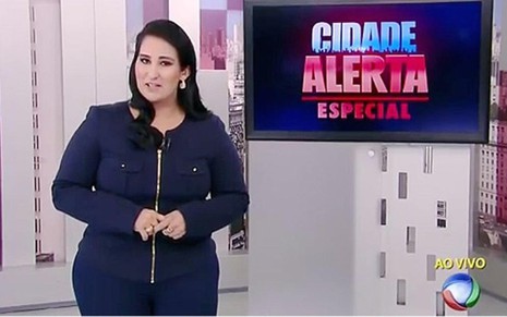A jornalista Fabíola Gadelha apresenta o Cidade Alerta em folga de Marcelo Rezende - Reprodução
