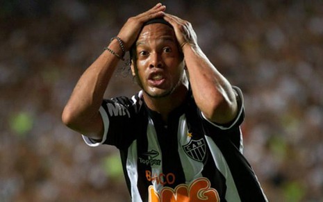 Ronaldinho Gaúcho jogando pelo Atlético-MG; atualmente sem clube, craque mantém casa de R$ 36 mi - Reprodução/Facebook