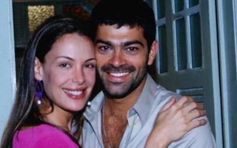 Carolina Ferraz e Du Moscovis em cena de Pecado Mortal, de 1998, que o público rejeitou no Viva - Divulgação/TV Globo