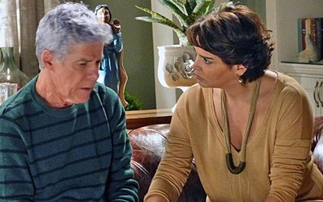José Mayer (Cláudio) contracena com Susy Rêgo (Beatriz) em cena da novela Império, da Globo - Divulgação/TV Globo