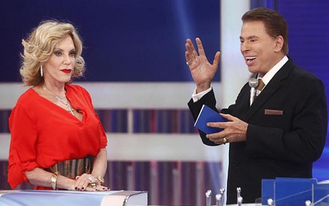 Silvio Santos e a socialite Regina Mansur no Jogo das 3 Pistas, quadro de seu programa no SBT - Roberto Nemanis/SBT