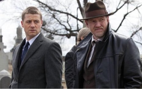 Donal Logue e Ben McKenzie em cena de Gotham, uma das séries mais esperadas do ano - Divulgação