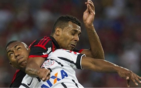 Malcom e Elton disputam lance em Flamengo x Corinthians, domingo (14) no Maracanã - Daniel Augusto Jr./Agência Corinthians