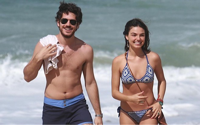 Marco Pigossi e Isis Valverde em gravação de Boogie Woogie em praia do Rio de Janeiro - Dilson Silva/Agnews
