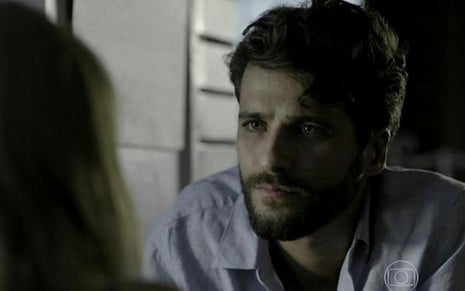 Bruno Gagliasso em cena da série Dupla Identidade, que estreou na última sexta (19) na Globo - Reprodução/TV Globo
