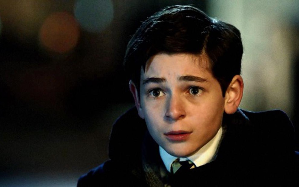 O ator David Mazouz como o garoto Bruce Wayne em cena do primeiro episódio de Gotham - Divulgação/Fox