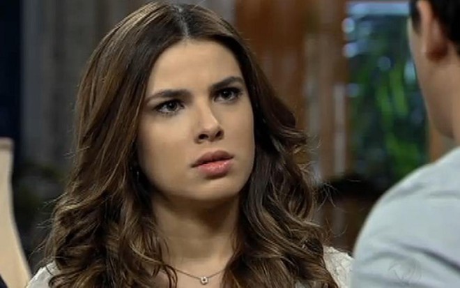 Diana (Thaís Melchior) fica presa em iate com Artur (Bruno Ferrari) após romper noivado - Reprodução/TV Record