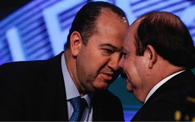 Pastor Everaldo e Levy Fidelix se cumprimentam antes do debate da Globo na última quinta-feira, no Rio - Adriana Spaca/Notícias da TV
