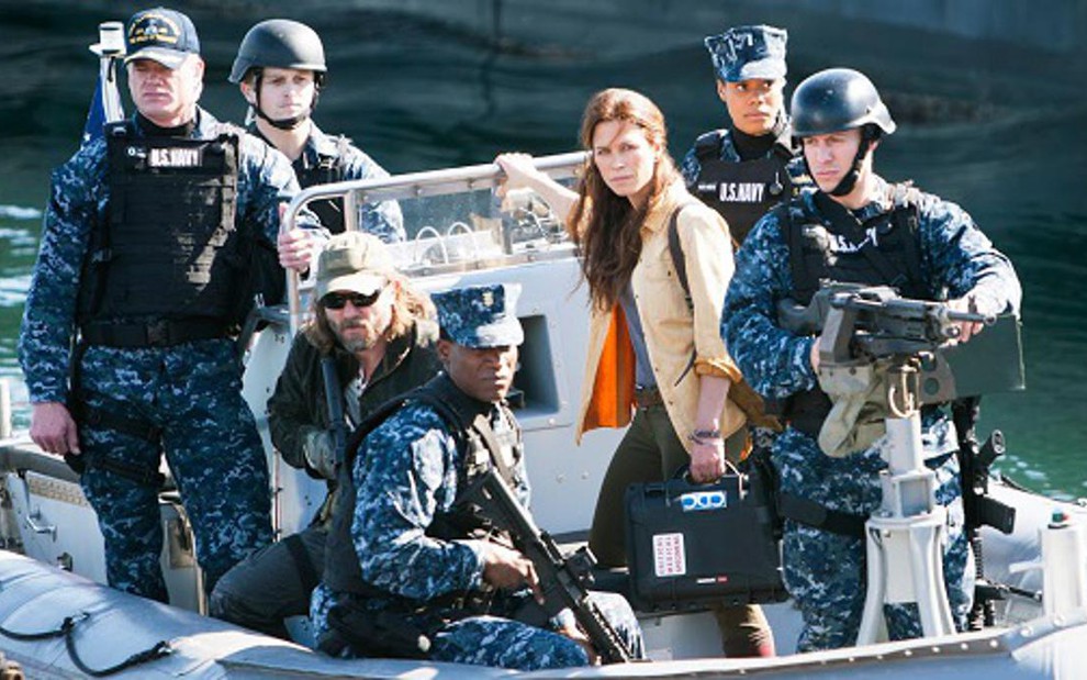 Time da Marinha dos EUA chega ao país com a cura de vírus desconhecido em cena de The Last Ship - Divulgação/TNT