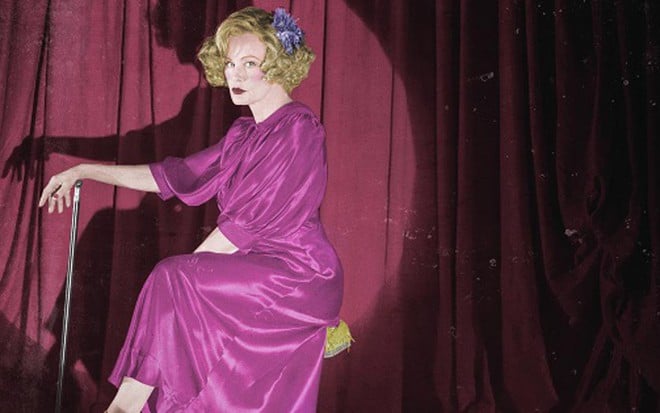 Jessica Lange no papel de Elsa Mars, líder do show de horrores em American Horror Story: Freak Show  - Divulgação/FX