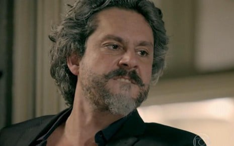 Alexandre Nero, como José Alfredo: relação do comendador com ninfeta não avança - Reprodução/TV Globo