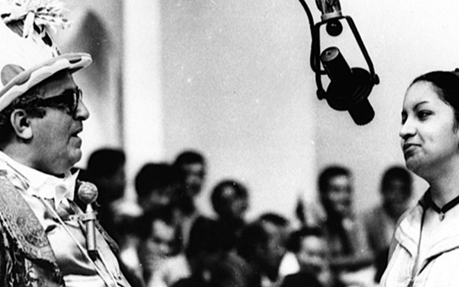 Abelardo Barbosa, o Chacrinha, apresenta a Buzina do Chacrinha na Globo, em 1967 - Memória/Globo