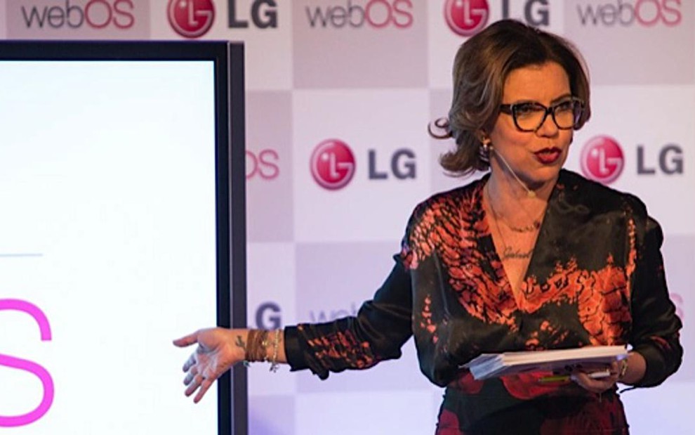 A apresentadora Astrid Fontenelle em evento da LG: presente de fim de ano será uma TV conectada - Divulgação