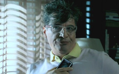 Paulo Betti interpreta Téo Pereira em cena de Império, que bateu recorde de audiência aos sábados - Reprodução/TV Globo