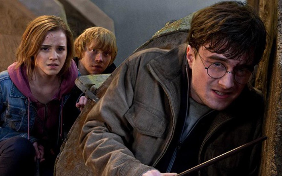 Emma Watson, Rupert Grint e Daniel Radcliffe em cena de Harry Potter e as Relíquias da Morte - Divulgação