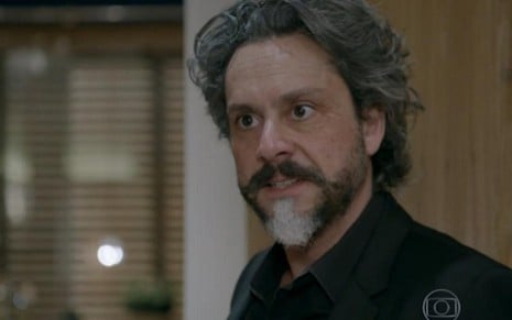 Alexandre Nero em cena de Império, da Globo; José Alfredo perde o controle ao ver o ex-noivo da filha - Reprodução/TV Globo