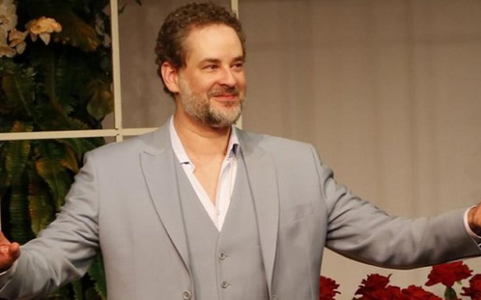Dan Stulbach em cena da peça Meu Deus!, em teatro no Rio de Janeiro, em agosto - AGNEWS