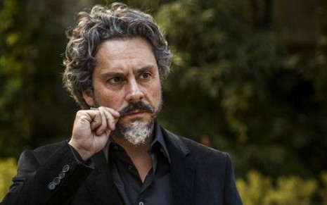 Alexandre Nero (José Alfredo) em cena de Império, da Globo; comendador vai tomar veneno - Reprodução/TV Globo