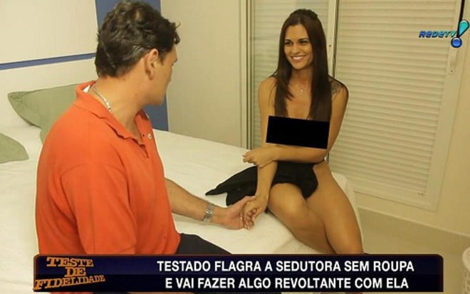 Modelo nua em cena do Teste de Fidelidade; programa terá menos nudez e insinuação ao sexo - Reprodução/RedeTV!