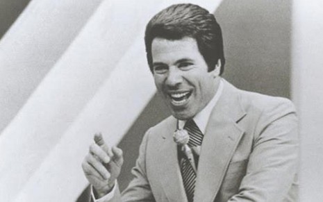 Silvio Santos em imagem dos anos 1980, quando lançou sua própria rede de TV a partir da TVS - Reprodução
