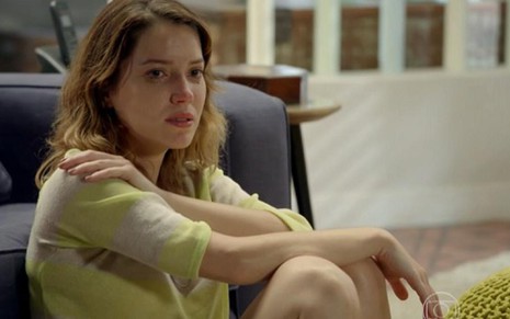 Laura (Nathalia Dill) tem dúvidas sobre relacionamento com Caíque (Sergio Guizé) e identidade da mãe - Reprodução/TV Globo