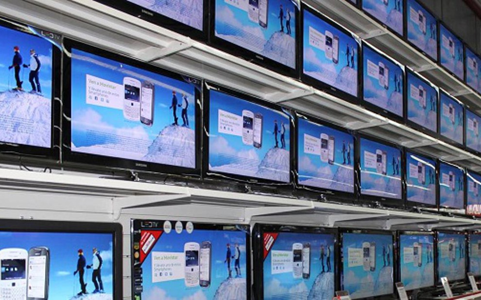 TVs de 32 polegadas em loja; aparelhos decepcionam consumidor com internet lenta e imagem inferior - Reprodução