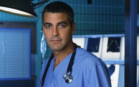 George Clooney como o médico mulherengo Doug Ross de Plantão Médico, papel que o lançou ao estrelato - Fotos: Divulgação/NBC