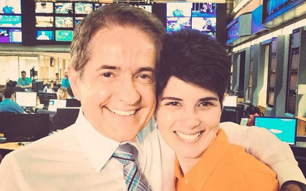 Carlos Tramontina abraça Mariana Godoy na sede da Globo, em São Paulo, nesta terça-feira (2) - Reprodução/Twitter