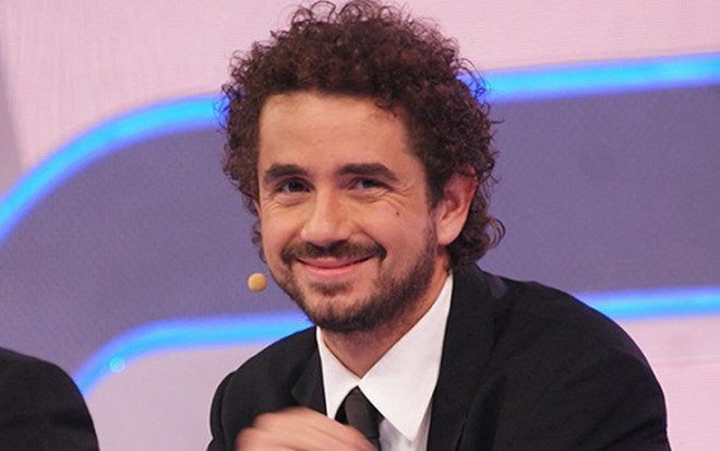 Felipe Andreoli na bancada do CQC; jornalista está negociando com a Globo para atuar no Encontro - Divulgação/Band