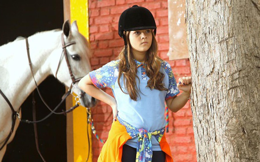 Júlia Gomes interpreta Marian em Chiquititas, que vai sabotar o cavalo usado por Mili (Giovanna Grigio) - Divulgação/SBT