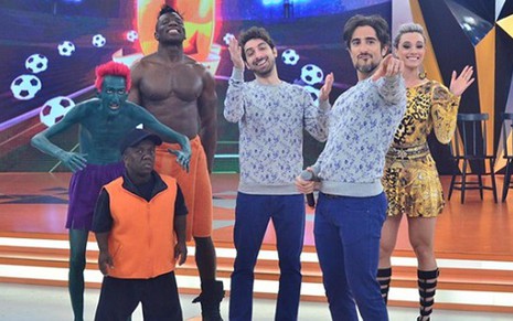 Marcos Mion e o elenco do Legendários; programa da Record perdeu para o SBT neste sábado (13) - Divulgação/TV Record