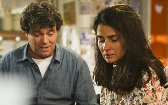 Felipe Camargo e Patrícia França interpretam Marcelo e Delma, casal recém-separado em Malhação - Cynthia Salles/TV Globo