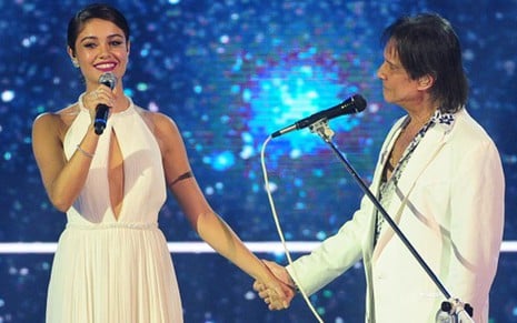 A atriz Sophie Charlotte cantou ao lado de Roberto Carlos e foi o destaque do especial exibido na terça (23) - João Cotta/TV GLOBO