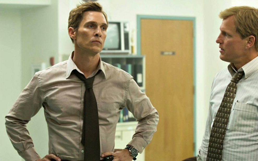 Os atores Matthew McConaughey e Woody Harrelson em cena da série novata True Detective - Divulgação/HBO