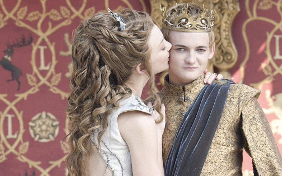 A atriz Natalie Dormer beija Jack Gleeson em episódio da quarta temporada de Game of Thrones - Divulgação/HBO