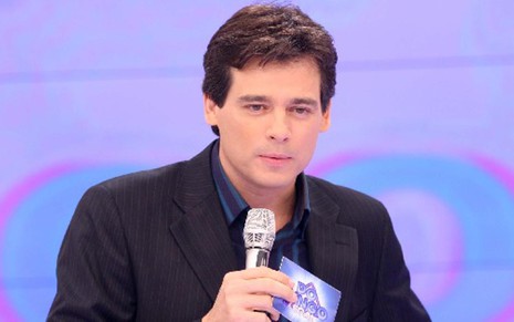 O apresentador Celso Portiolli comanda o programa Domingo Legal no SBT, que venceu a Record no ibope - Divulgação