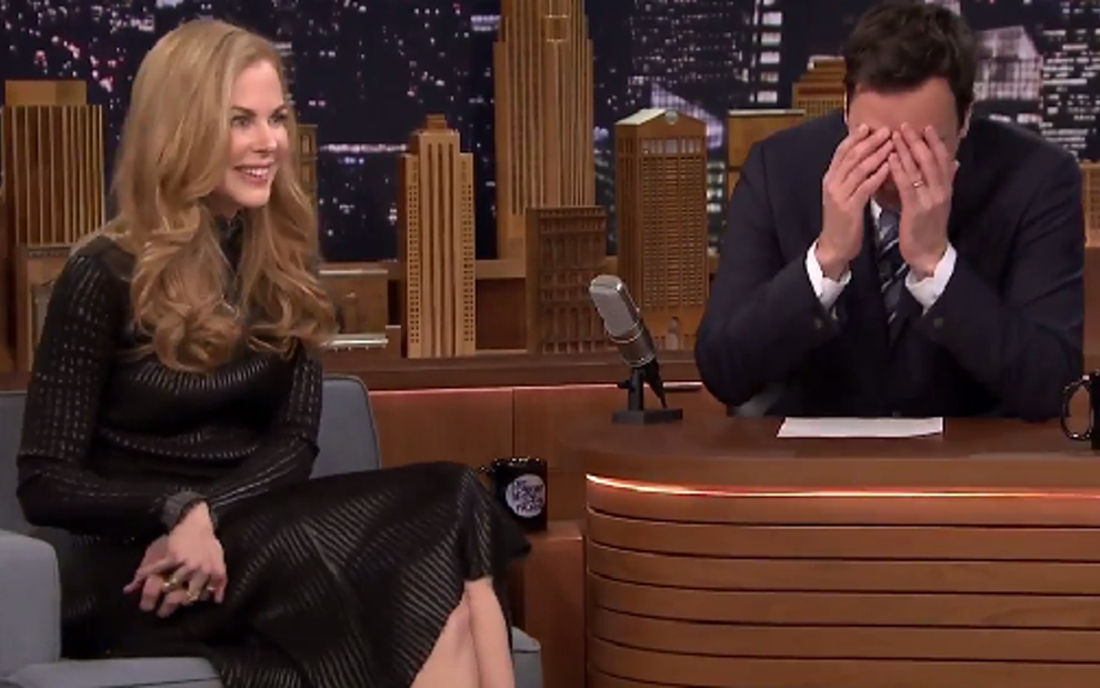 A atriz Nicole Kidman participa do programa The Tonight Show, do apresentador Jimmy Fallon, na terça (6) - Reprodução/NBC