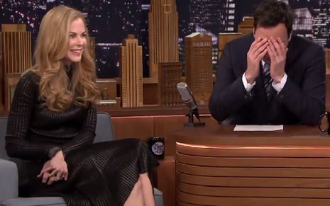 A atriz Nicole Kidman participa do programa The Tonight Show, do apresentador Jimmy Fallon, na terça (6) - Reprodução/NBC