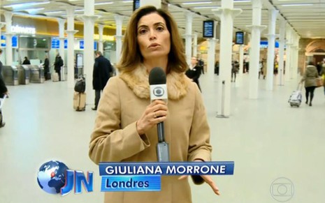A repórter Giuliana Morrone em estação de trem em Londres, em material exibido pelo JN nesta quinta - Reprodução/TV Globo