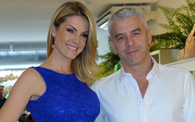 Ana Hickmann e o marido, Alexandre Corrêa, em evento em São Paulo em novembro - AGNEWS