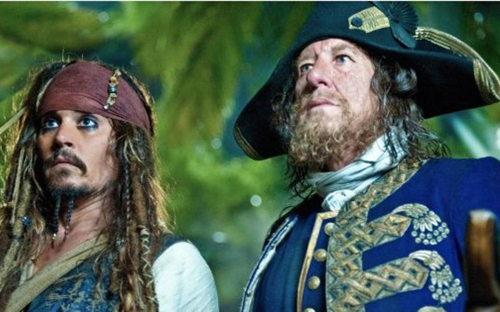 Johnny Depp e Geoffrey Rush em cena do filme Piratas do Caribe: Navegando em Águas Misteriosas (2011) - Divulgação