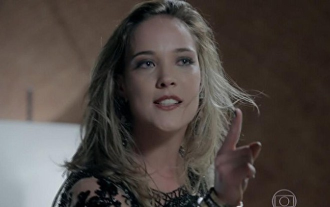 Adriana Birolli (Amanda) em cena de Império, da Globo; designer ameaça terminar romance - Reprodução/TV Globo