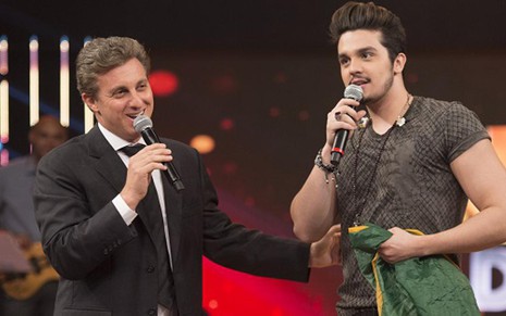 Luciano Huck e Luan Santana no programa Caldeirão do Huck que foi ao ar em 3 de janeiro de 2015 - Alex Carvalho/TV Globo