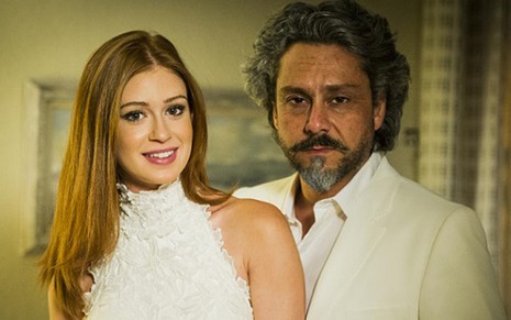 Marina Ruy Barbosa (Maria Isis) posa com Alexandre Nero (José Alfredo) nos bastidores de Império - JOÃO MIGUEL JÚNIOR/TV GLOBO