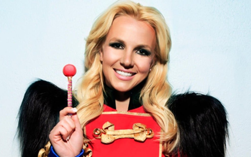 Britney Spears faz campanha para marca de pirulitos que serviam como acessório fashion, em 2009 - Divulgação