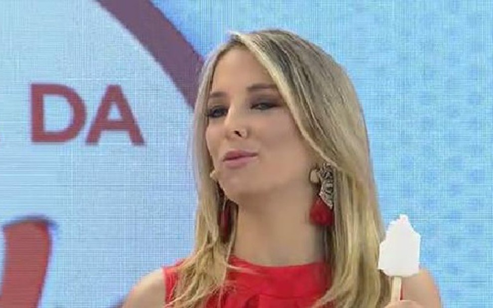 Ticiane Pinheiro, apresentadora do Programa da Tarde; atração vespertina da Record não ganha do SBT há 4 meses - Reprodução/TV Record