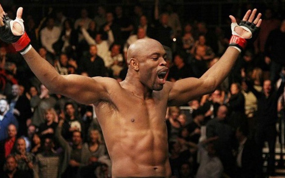 O lutador brasileiro Anderson Silva comemora vitória contra Nick Diaz no UFC 183  - Divulgação/UFC