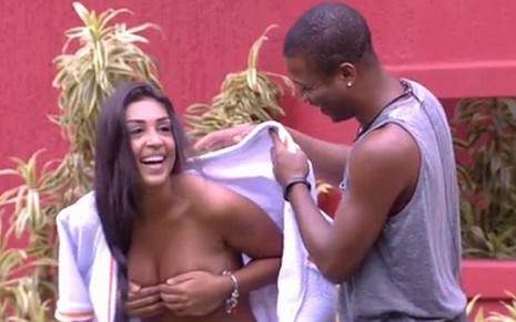 Amanda Djehdian faz topless ao lado de Luan Patricio no BBB 15; reality bateu recorde - Reprodução/TV Globo
